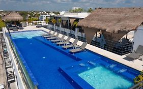 Sunday Hotel 52 at Playa del Carmen